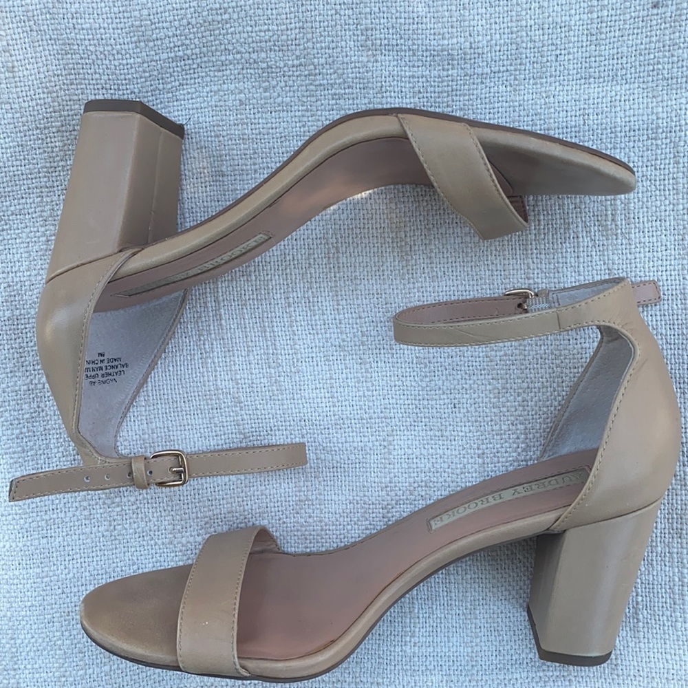 Audrey Brooke Nadine Sandals - Tan